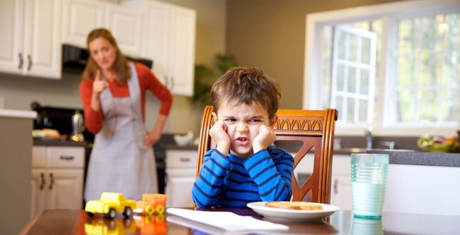 Cha mẹ Pháp chăm con nhàn tênh mà con vẫn ngoan ngoãn, nghe lời như thế nào? - Ảnh 1.