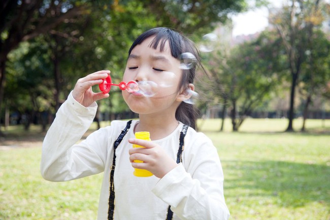 Cuối tuần sẽ không bao giờ nhàm chán nếu cho trẻ trải nghiệm những trò chơi ngoài trời thú vị này - Ảnh 4.