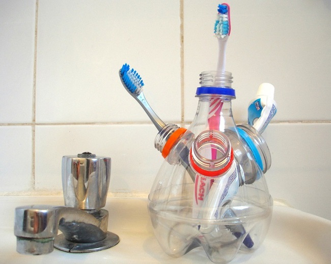 10 cách tái chế hoàn hảo những vật phẩm đơn giản để cất giữ bàn chải đánh răng  - Ảnh 1.
