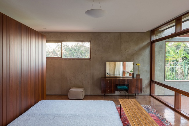 Ngôi nhà đặc biệt khi thiết kế thảm thực vật dày đặc bao quanh và nội thất độc đáo theo phong cách retro - Ảnh 11.