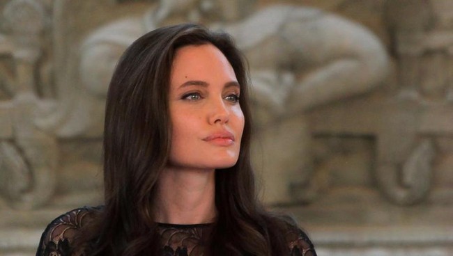 Angelina Jolie lên kế hoạch tổ chức tiệc mừng ly hôn Brad Pitt  - Ảnh 1.