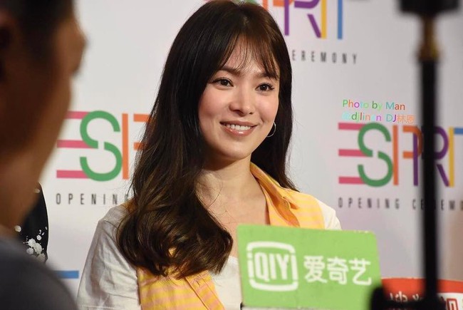 Song Hye Kyo lại “cưa sừng làm nghé” khi cắt phăng mái tóc dài - Ảnh 6.