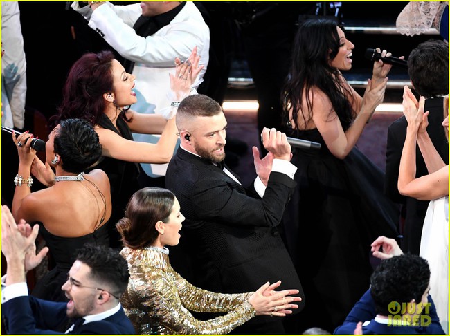 Justin Timberlake với những khoảnh khắc cho thấy mình cuồng vợ như thế nào tại Oscar 2017 - Ảnh 4.