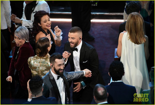 Justin Timberlake với những khoảnh khắc cho thấy mình cuồng vợ như thế nào tại Oscar 2017 - Ảnh 3. Justin Timberlake với những khoảnh khắc cho thấy mình cuồng vợ như thế nào tại Oscar 2017 - Ảnh 3.