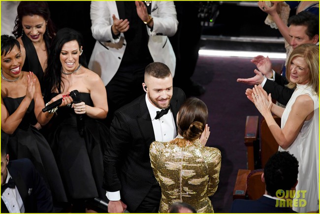 Justin Timberlake với những khoảnh khắc cho thấy mình cuồng vợ như thế nào tại Oscar 2017 - Ảnh 2.