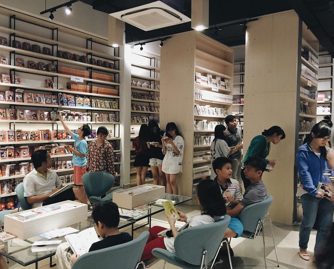 4 nhà sách đẹp mê ly, ở lì cả ngày không biết chán ở Sài Gòn - Ảnh 8. 4 nhà sách đẹp mê ly, ở lì cả ngày không biết chán ở Sài Gòn - Ảnh 8.