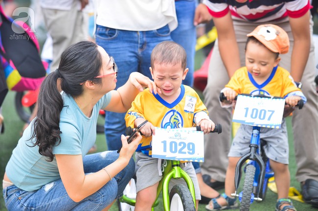Hà Nội: Hình ảnh đáng yêu của hàng trăm tay đua nhí trong giải đua xe đạp thăng bằng - Ảnh 7.