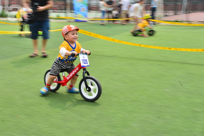 Hà Nội: Hình ảnh đáng yêu của hàng trăm tay đua nhí trong giải đua xe đạp thăng bằng - Ảnh 5.