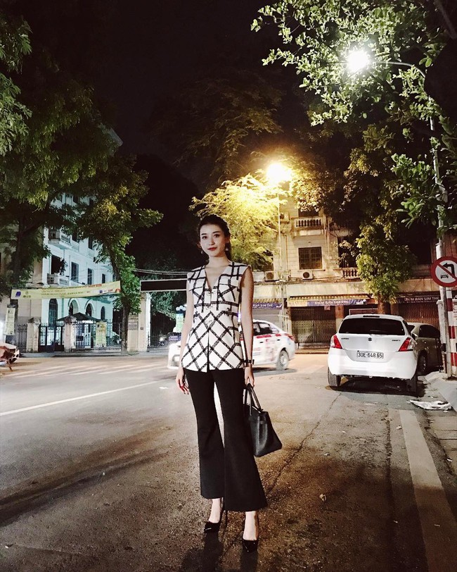 Tóc Tiên táo bạo diện đồ bơi dạo phố, Hà Tăng chỉ cần sơmi trắng là đủ đẹp trong street style những ngày qua - Ảnh 20.