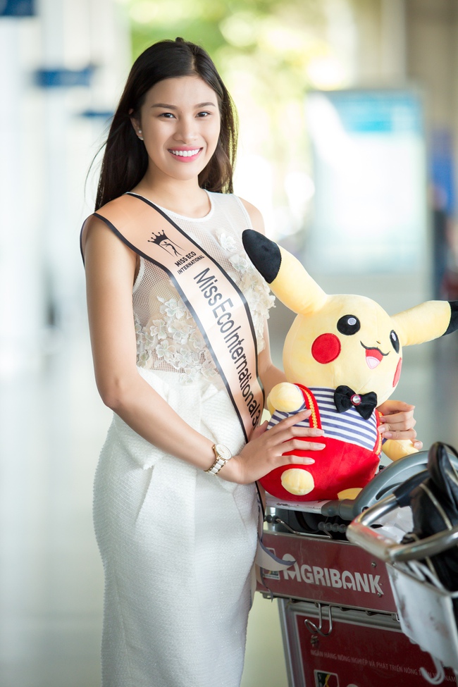 Nguyễn Thị Thành xuất hiện rạng rỡ tại sân bay sau khi lọt top 5 Miss Eco - Ảnh 3.