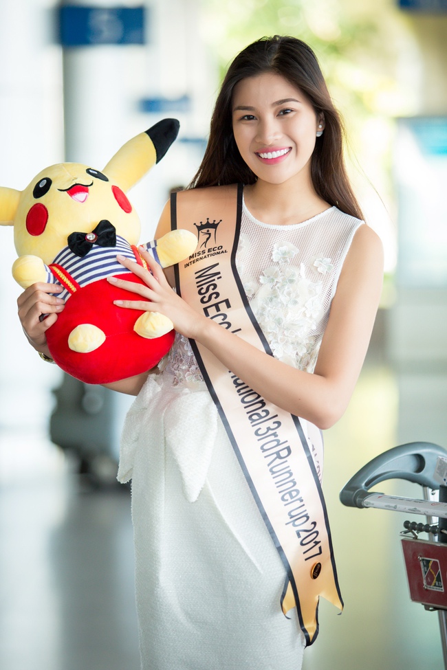 Nguyễn Thị Thành xuất hiện rạng rỡ tại sân bay sau khi lọt top 5 Miss Eco - Ảnh 4.