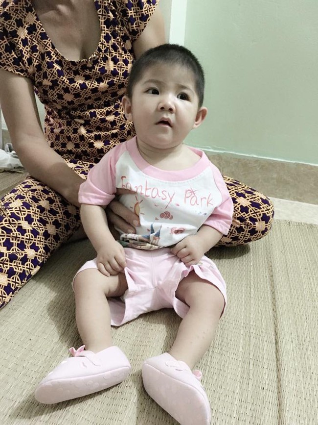 Mẹ nuôi của em bé Lào Cai suy dinh dưỡng lên mạng cầu cứu giúp đỡ vì phát hiện bé tổn thương não - Ảnh 2.