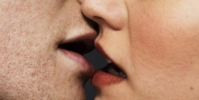 5 điều cực kì nguy hiểm có thể xảy ra khi bạn hôn một ai đó - Ảnh 1.