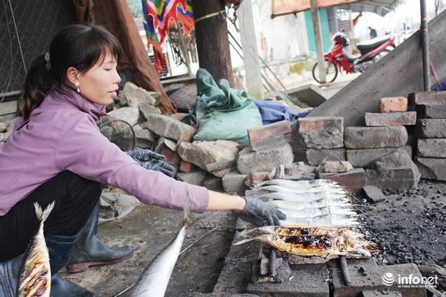 Thơm lừng làng cá nướng Hộ Độ... - Ảnh 1.