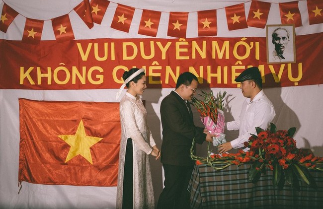 Phát sốt với 100 năm đám cưới Việt Nam, bộ ảnh cưới độc đáo của của cô dâu chú rể yêu những gì hoài cổ - Ảnh 12.