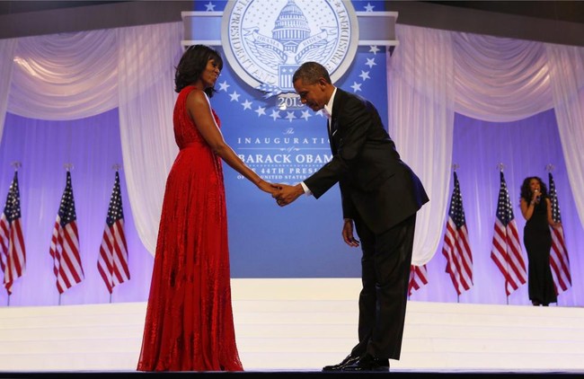 Những khoảnh khắc đáng nhớ bên vợ con của Obama - Ảnh 20.