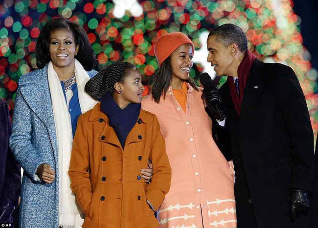 Những khoảnh khắc đáng nhớ bên vợ con của Obama - Ảnh 30.
