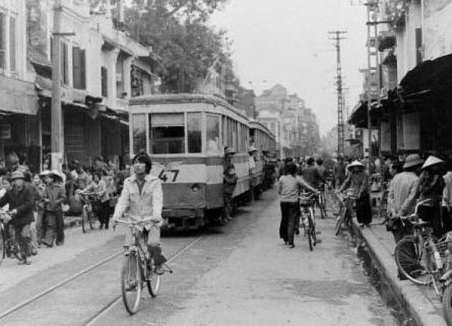  Nhìn bus BRT nay, lại nhớ tàu điện xưa ở Hà Nội - Ảnh 3.