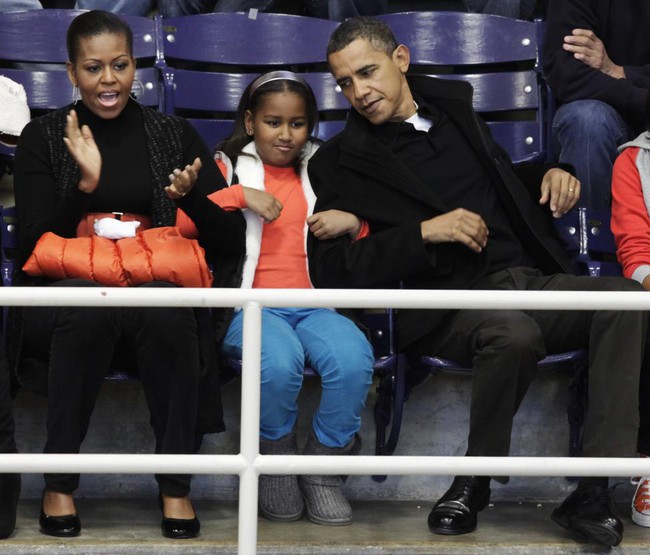 Những khoảnh khắc đáng nhớ bên vợ con của Obama - Ảnh 10.