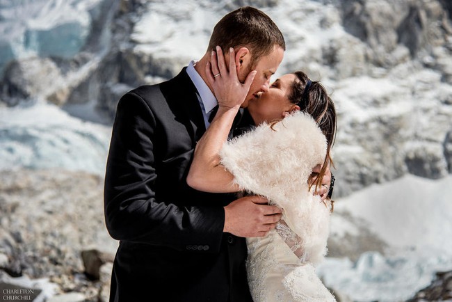 Cặp đôi dành trọn 3 tuần leo bộ để thực hiện lễ cưới có “1-0-2” trên đỉnh Everest - Ảnh 8.