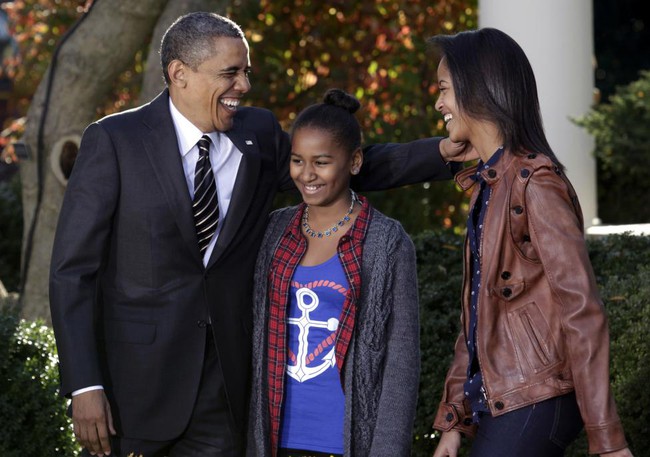 Những khoảnh khắc đáng nhớ bên vợ con của Obama - Ảnh 18.
