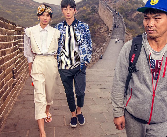 Dolce & Gabbana bị cư dân Trung Quốc chỉ trích vì bôi xấu hình ảnh quốc gia qua loạt hình mới nhất - Ảnh 8.