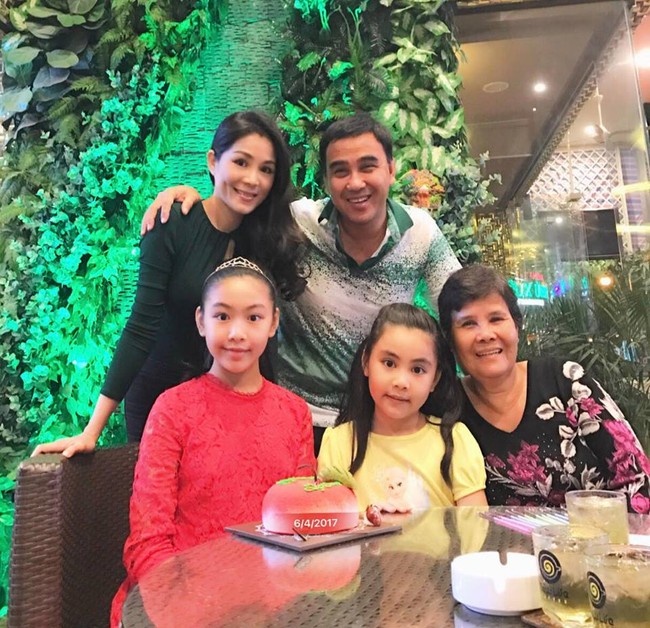 Hình ảnh dễ thương của gia đình Quyền Linh trong ngày sinh nhật con gái - Ảnh 1.