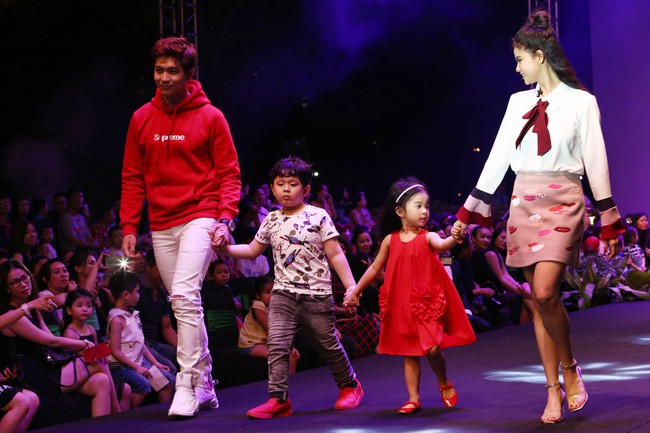 Loạt nhóc tì nhà sao Việt catwalk siêu tự tin cùng bố mẹ trên sàn diễn của Tuần lễ thời trang - Ảnh 15.
