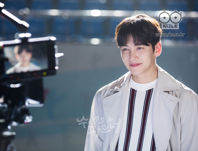 Ji Chang Wook đẹp trai quên sầu, cho tới khi bị người đẹp... đá lật mặt - Ảnh 11.