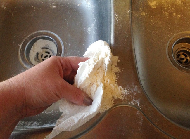 A shiny clean dishwashing sink, this is my secret...