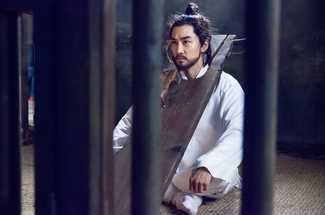 Song Seung Hun bị xử tội chết, Lee Young Ae chứng tỏ bản lĩnh nữ nhi khiến người người nể phục - Ảnh 1.