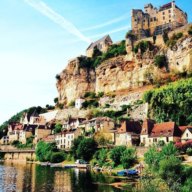 10 ngôi làng đẹp như thiên đường dưới hạ giới của nước Pháp - Ảnh 15.