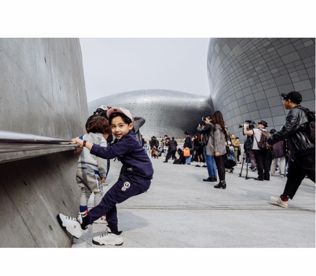 Cứ mỗi mùa Seoul Fashion Week đến, dân tình lại chỉ ngóng xem street style vừa cool vừa yêu của những fashionista nhí này - Ảnh 37.