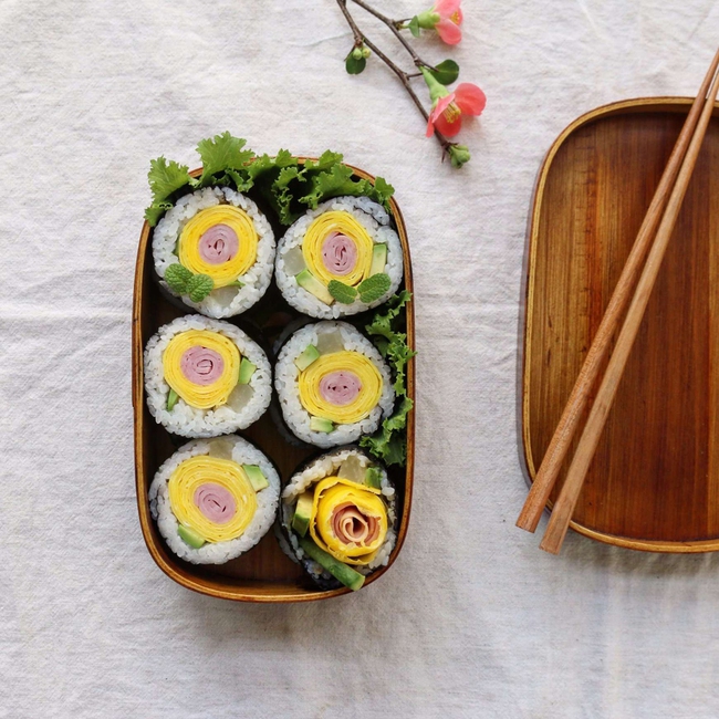 Chẳng cần khéo léo, bạn vẫn có thể làm sushi hoa thật dễ dàng - Ảnh 7.