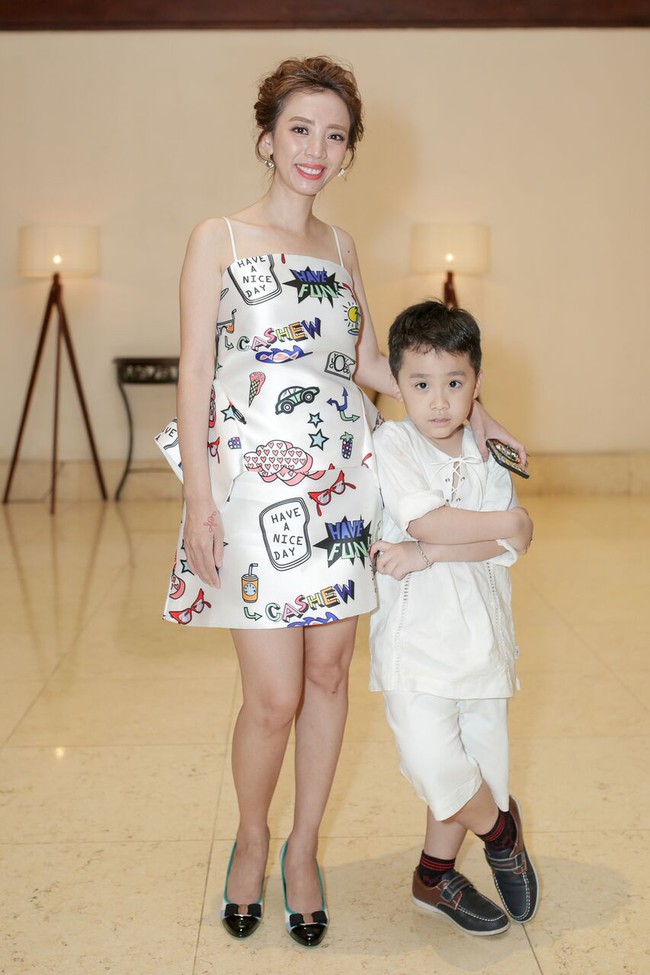 Còn nhỏ tuổi nhưng con gái Đoan Trang đã cực kỳ sành điệu đi ủng hộ mẹ trong sự kiện - Ảnh 7.