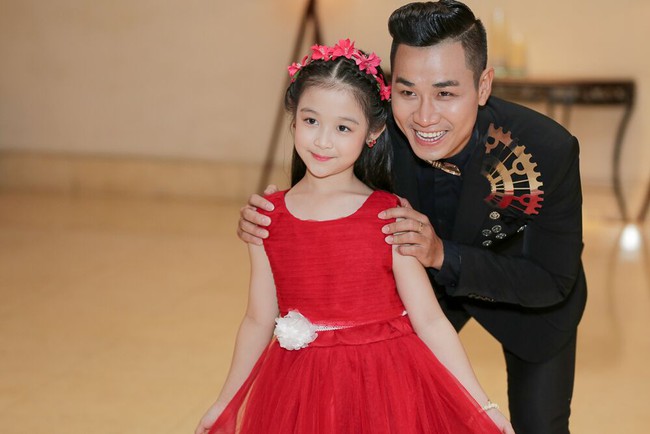 Còn nhỏ tuổi nhưng con gái Đoan Trang đã cực kỳ sành điệu đi ủng hộ mẹ trong sự kiện - Ảnh 6.