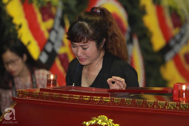 Lan Hương Sống chung với mẹ chồng nghẹn ngào tại đám tang của nghệ sĩ Duy Thanh - Ảnh 11.