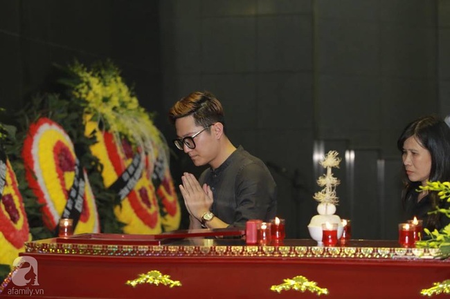 Lan Hương Sống chung với mẹ chồng nghẹn ngào tại đám tang của nghệ sĩ Duy Thanh - Ảnh 9.