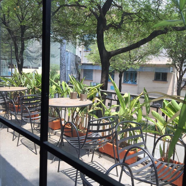 7 quán cafe có ban công cực hay ho để ngồi lì cả buổi không biết chán ở Sài Gòn - Ảnh 30.