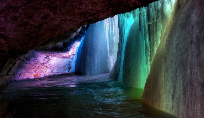 Những thác nước đóng băng đẹp hiếm thấy trên thế giới - Ảnh 4.