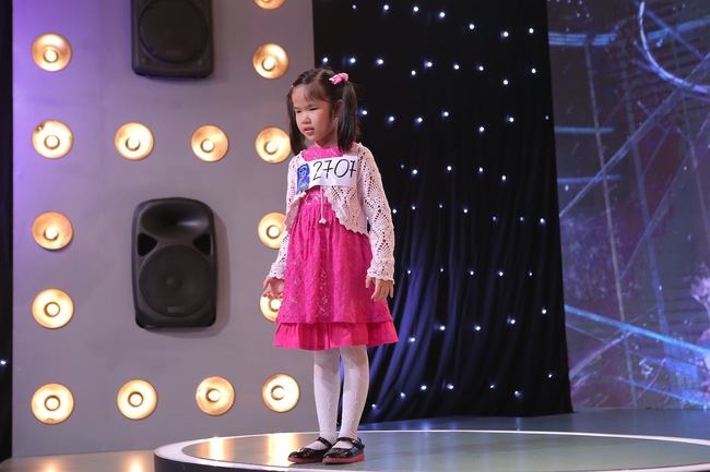 Cô bé khiếm thị 9 tuổi khiến bất cứ ai xem Vietnam Idol Kids cũng phải xúc động - Ảnh 3.