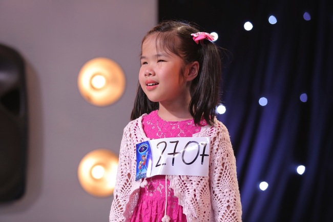 Cô bé khiếm thị 9 tuổi khiến bất cứ ai xem Vietnam Idol Kids cũng phải xúc động - Ảnh 4.