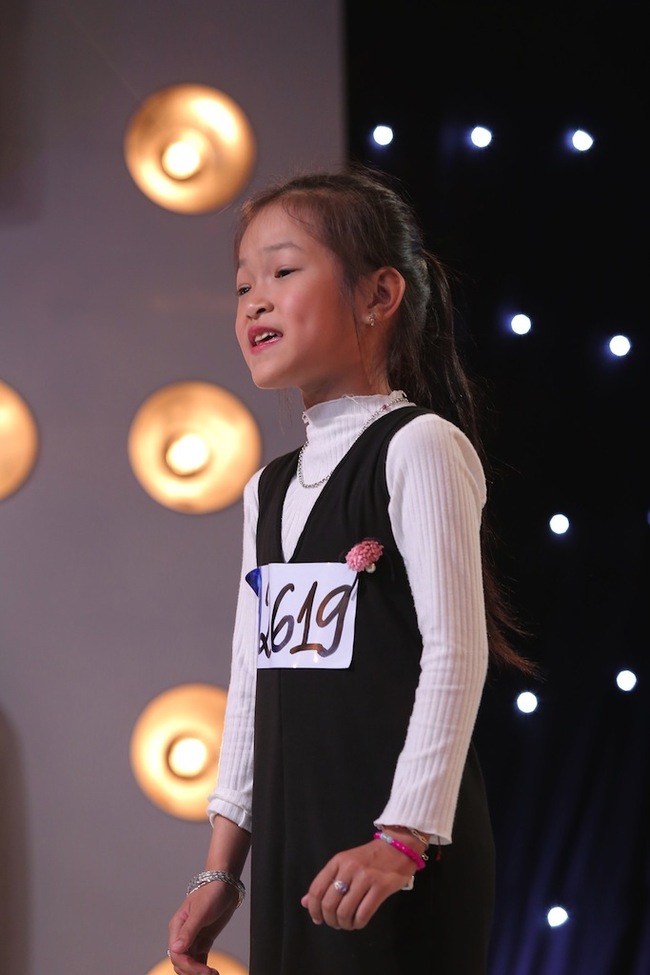 Cô bé khiếm thị 9 tuổi khiến bất cứ ai xem Vietnam Idol Kids cũng phải xúc động - Ảnh 8.