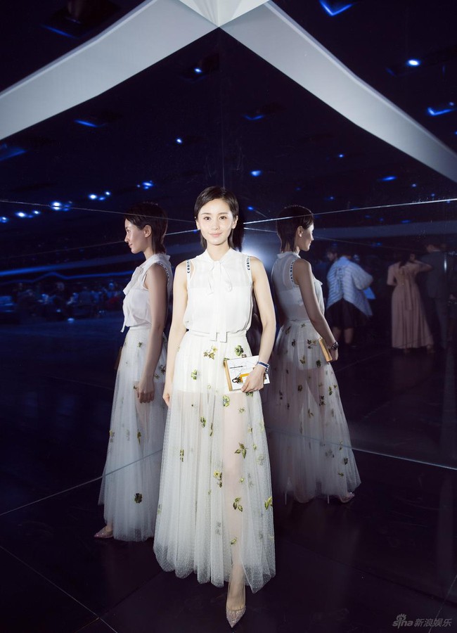Lưu Diệc Phi diện đồ cá tính nhưng bị chê xuống sắc khi dự show Dior tại Tuần lễ thời trang Paris - Ảnh 10.