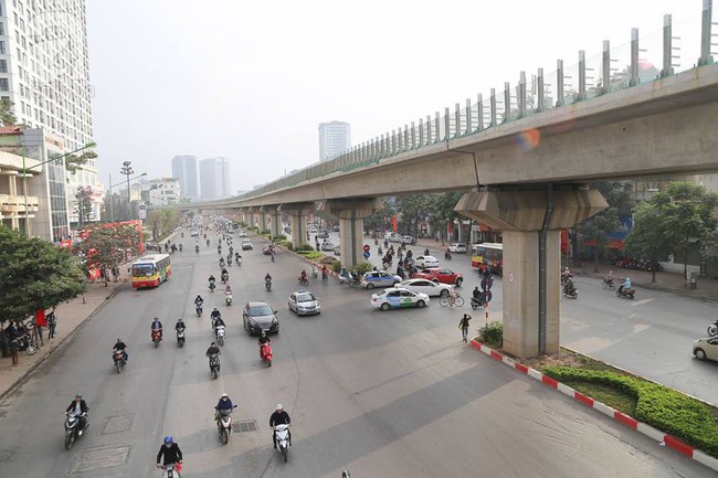 Hình ảnh giao thông Hà Nội, Sài Gòn thông thoáng trong buổi sáng ngày đầu tiên đi làm sau Tết - Ảnh 10.