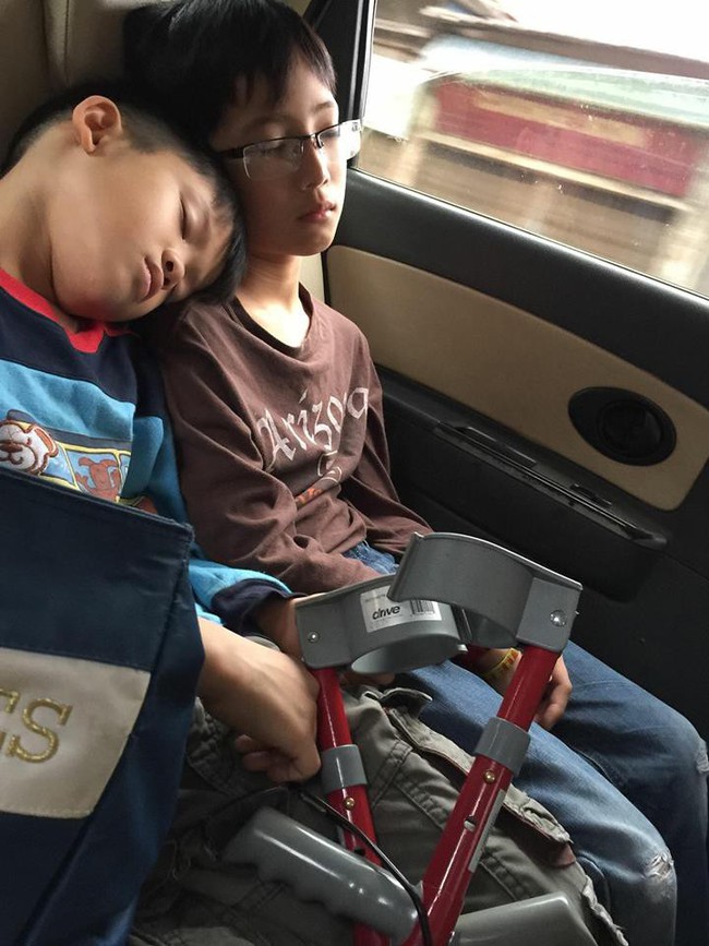 Chuyện dí dỏm ít biết và hình ảnh đời thường hiếm hoi của chú lính chì Thiện Nhân, nay đã khôi ngô chững chạc như thanh niên - Ảnh 7. Chuyện dí dỏm ít biết và hình ảnh đời thường hiếm hoi của chú lính chì Thiện Nhân, nay đã khôi ngô chững chạc như thanh niên - Ảnh 7.