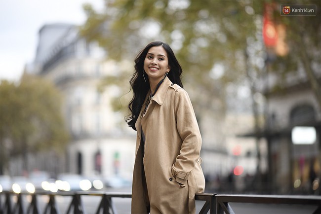 Hoa hậu Tiểu Vy mặt mộc dạo phố Paris, khoe vẻ đẹp đầy sức sống của tuổi 18 - Ảnh 2.