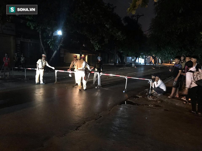 Cảnh sát dùng súng bắn tỉa vây bắt 2 đối tượng cầm lựu đạn cố thủ trong nhà ở Nghệ An  - Ảnh 6.