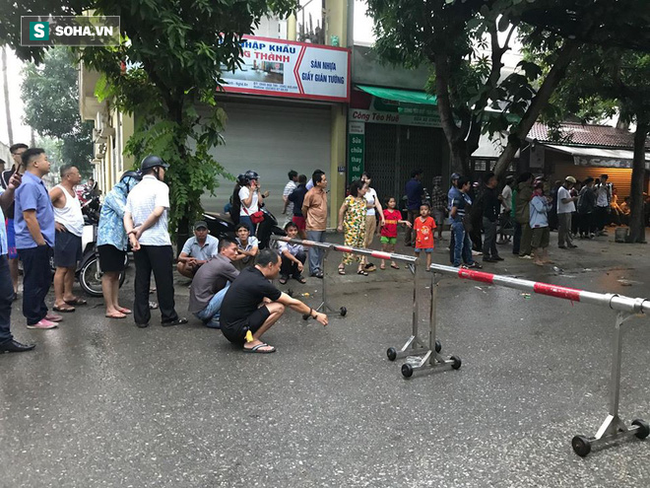 Cảnh sát dùng súng bắn tỉa vây bắt 2 đối tượng cầm lựu đạn cố thủ trong nhà ở Nghệ An  - Ảnh 9.