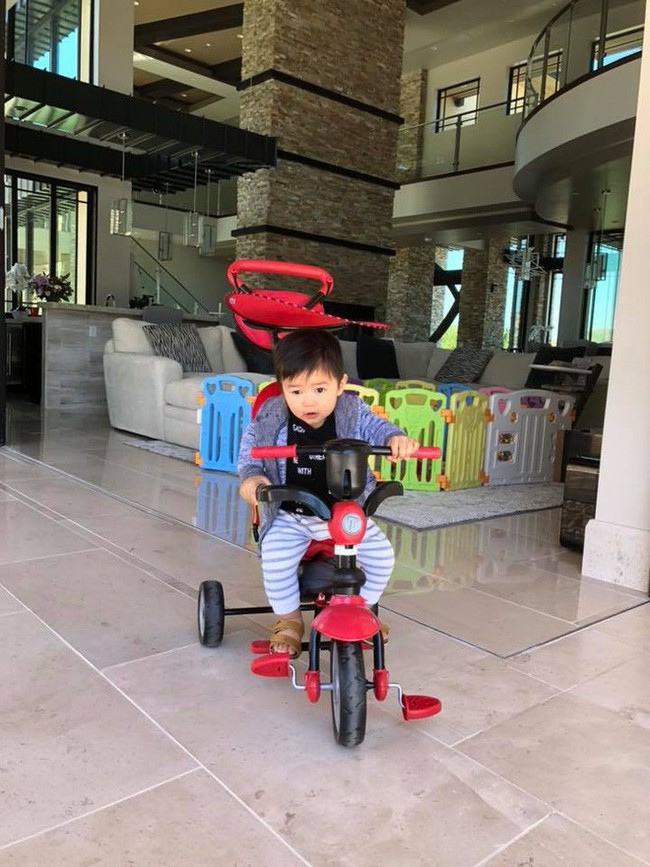 Cuộc sống trong biệt thự triệu đô của con trai Đan Trường: Vú em phải biết 3 thứ tiếng - Ảnh 7. Cuộc sống trong biệt thự triệu đô của con trai Đan Trường: Vú em phải biết 3 thứ tiếng - Ảnh 7.